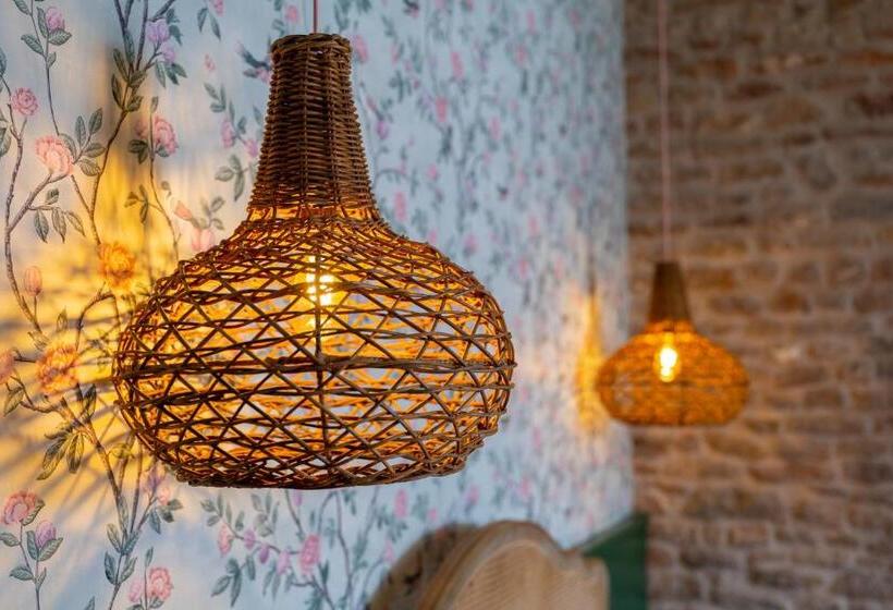 Отель The Sheep And Penguin