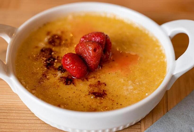 Отель The Sheep And Penguin