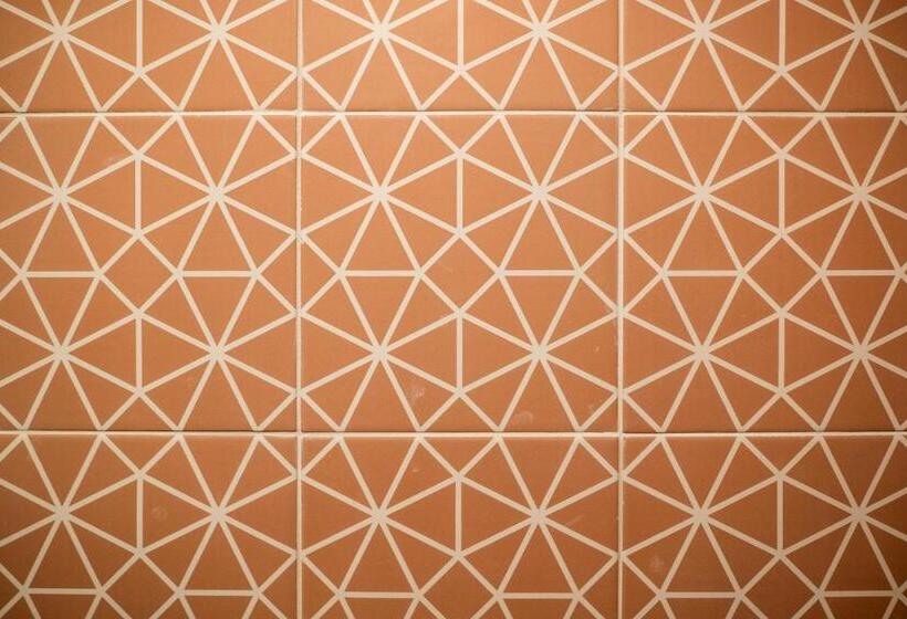 Отель The Sheep And Penguin