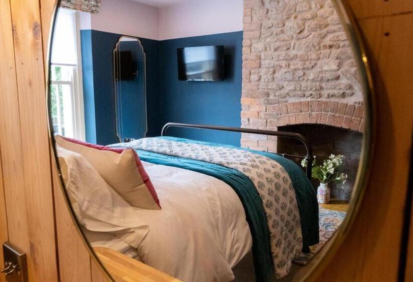 Отель The Sheep And Penguin