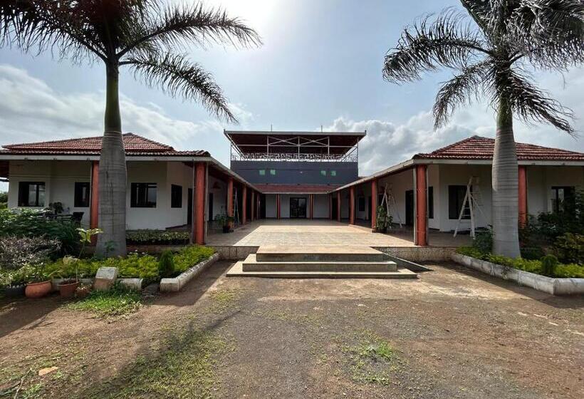 בית מלון כפרי The Sunset Lawns