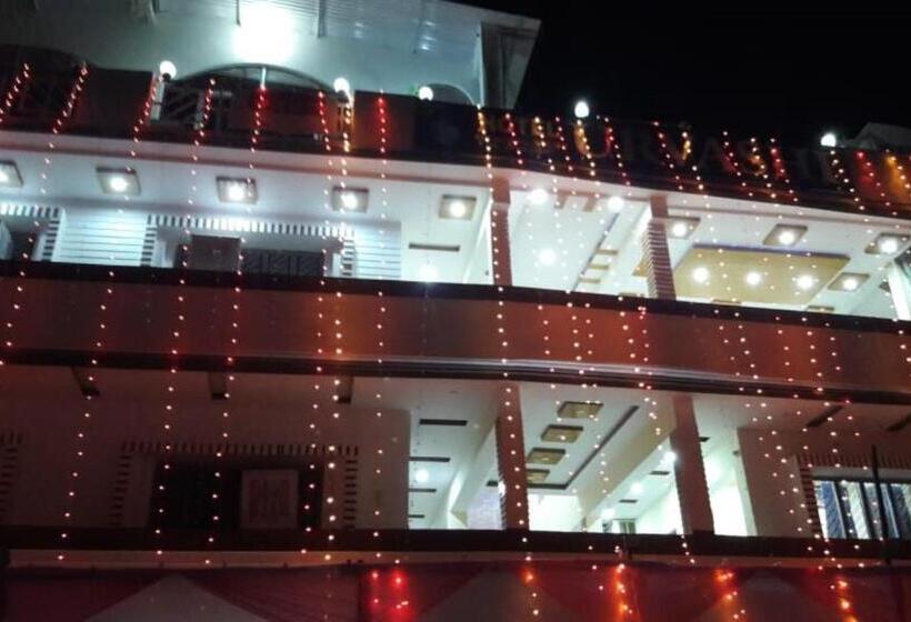 ホテル Urvashi Srinagar