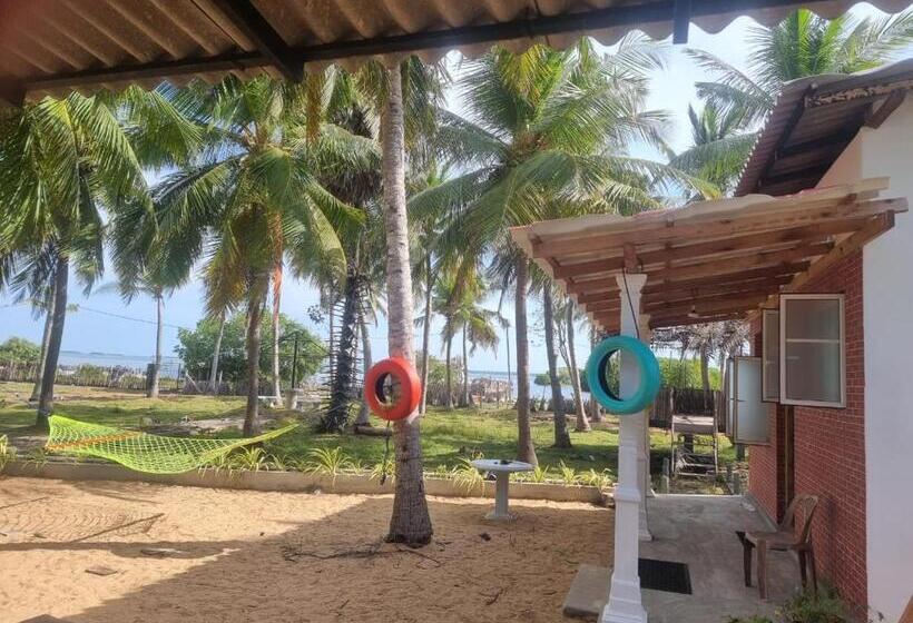 Отель Yellow Breeze Villa