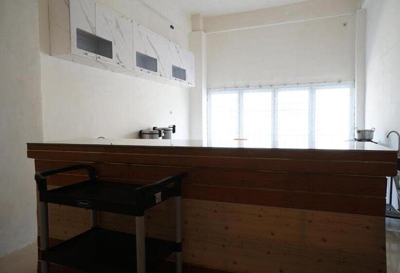 Oyo 93205 Kusuma Hotel And Convention Hall