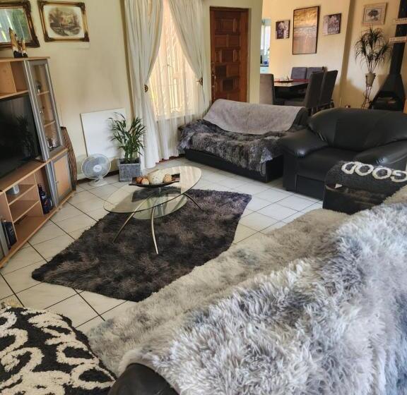 פנסיון Susan Rest And Stay Over Cathy Str, Brackendowns Stays