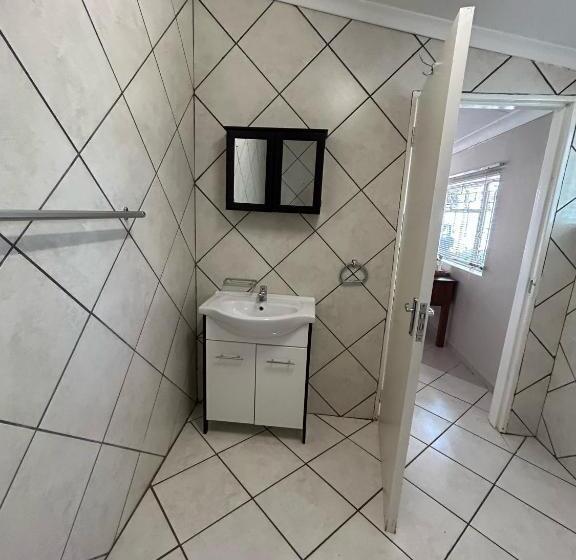 פנסיון 9 Wena Ave Guesthouse