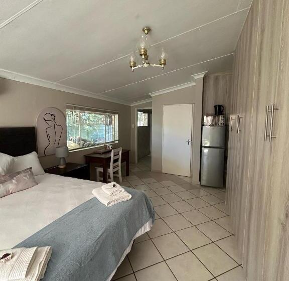 פנסיון 9 Wena Ave Guesthouse