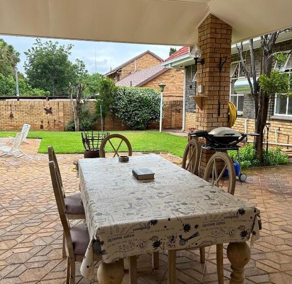 פנסיון 9 Wena Ave Guesthouse