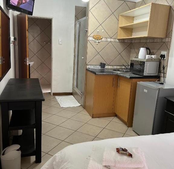 פנסיון 9 Wena Ave Guesthouse