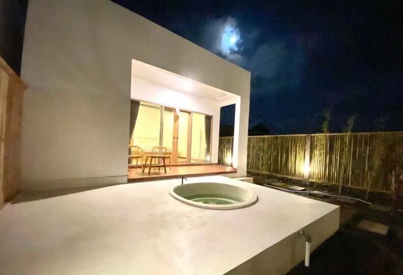 פנסיון Brahmastra Bali Villa