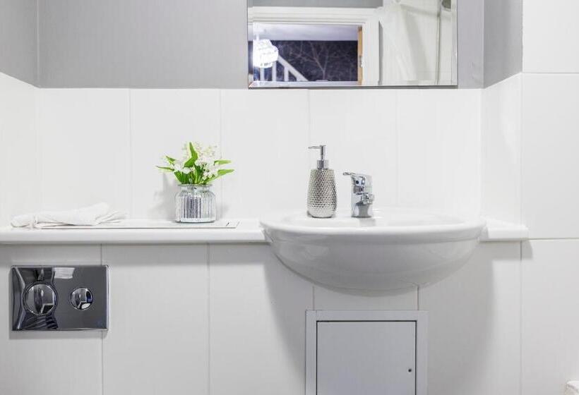 Пансион Beautiful Large Rooms In Ashford