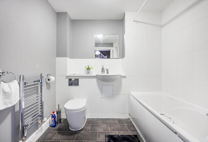 Пансион Beautiful Large Rooms In Ashford