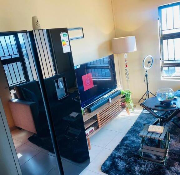 פנסיון Busy Bee Guest House