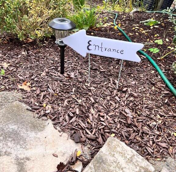 פנסיון Charming Canton Guesthouse With Private Entrance & Hot Tub