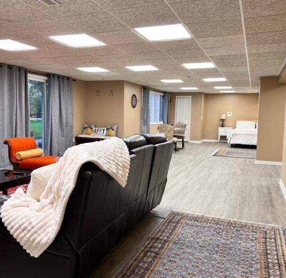 펜션 Charming Canton Guesthouse With Private Entrance & Hot Tub