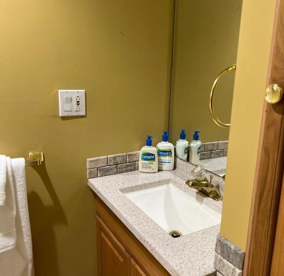 펜션 Charming Canton Guesthouse With Private Entrance & Hot Tub