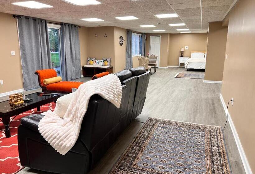 펜션 Charming Canton Guesthouse With Private Entrance & Hot Tub