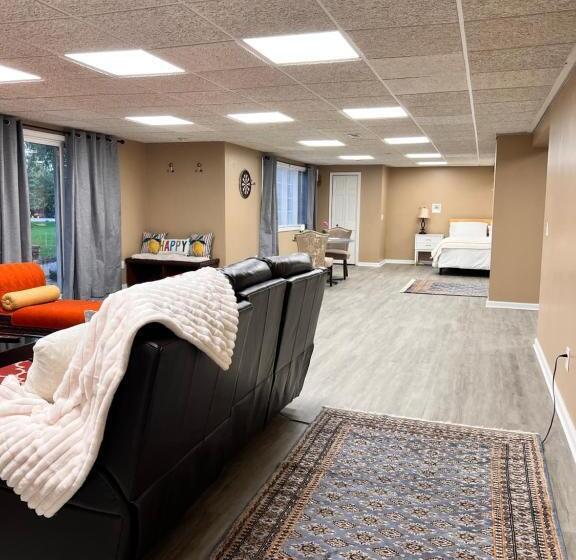 펜션 Charming Canton Guesthouse With Private Entrance & Hot Tub