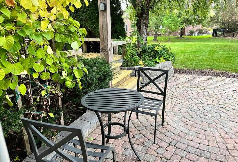 펜션 Charming Canton Guesthouse With Private Entrance & Hot Tub