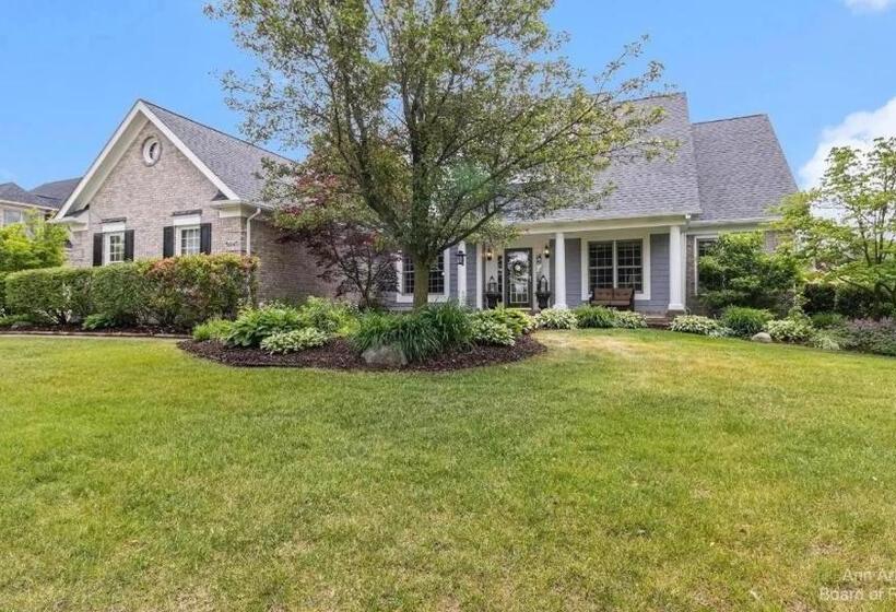 פנסיון Charming Canton Guesthouse With Private Entrance & Hot Tub