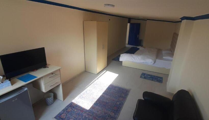 پانسیون Citadel Guest House