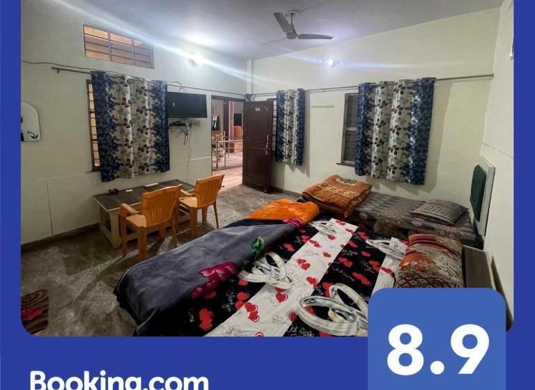 بنسيون Garg Complex Guesthouse