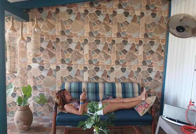 פנסיון Hostel Saltwater