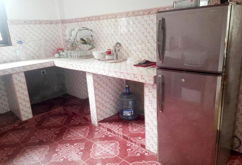 Пансион Leyon Tourist Inn