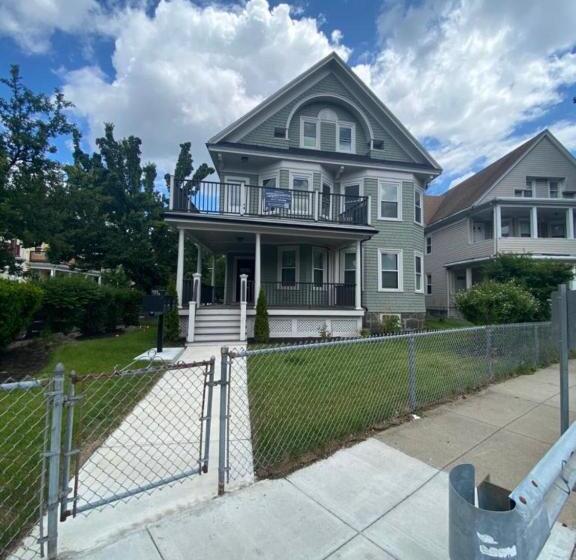 بنسيون Mission Hill & Blue Hill