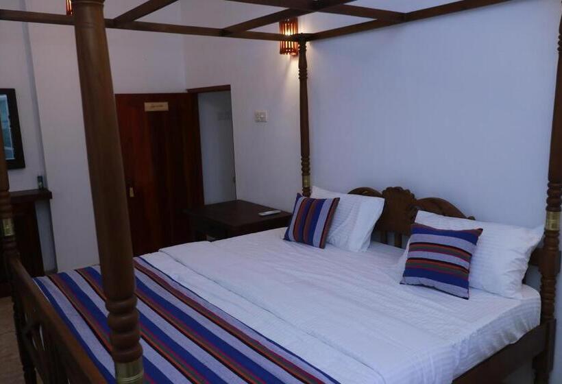 פנסיון Mom & Dad Villa