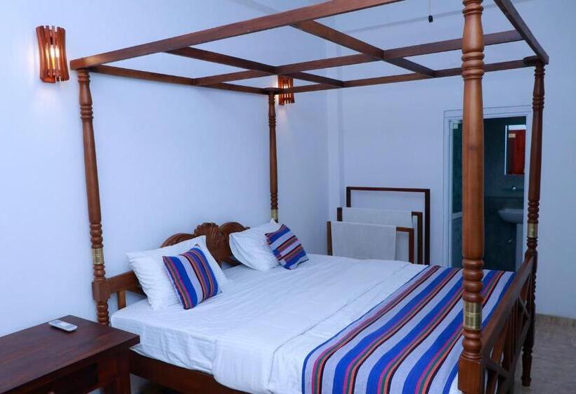 פנסיון Mom & Dad Villa