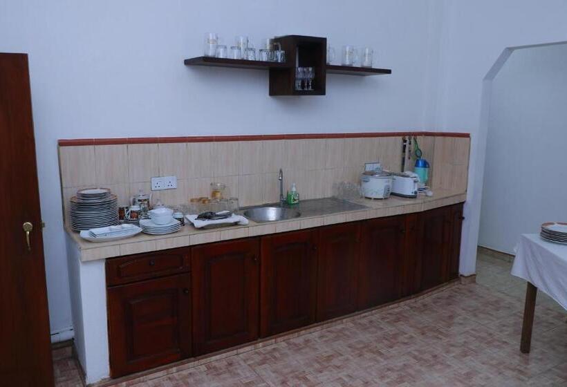 פנסיון Mom & Dad Villa