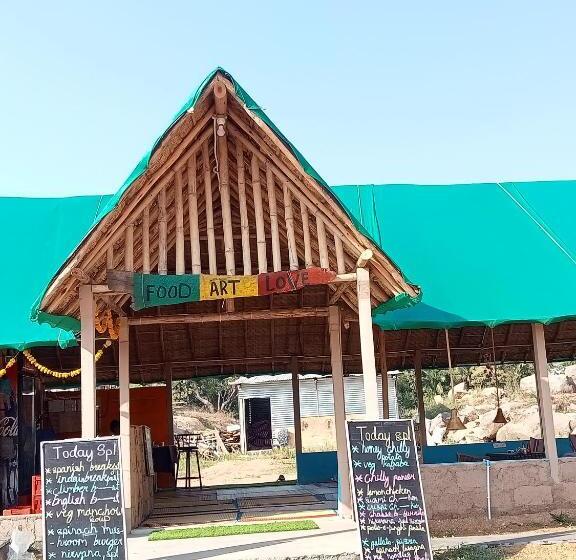 پانسیون Nirvana Cafe Hampi