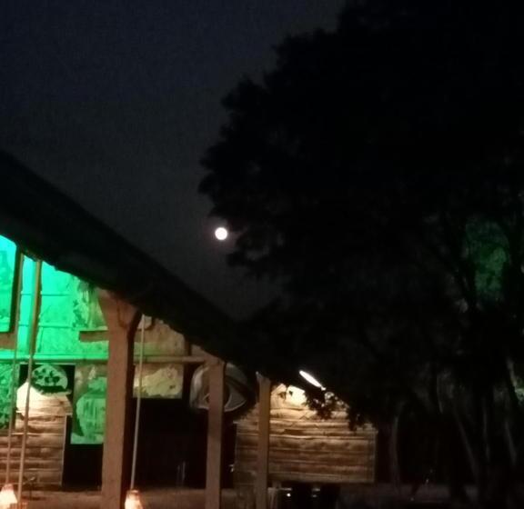 پانسیون Nirvana Cafe Hampi