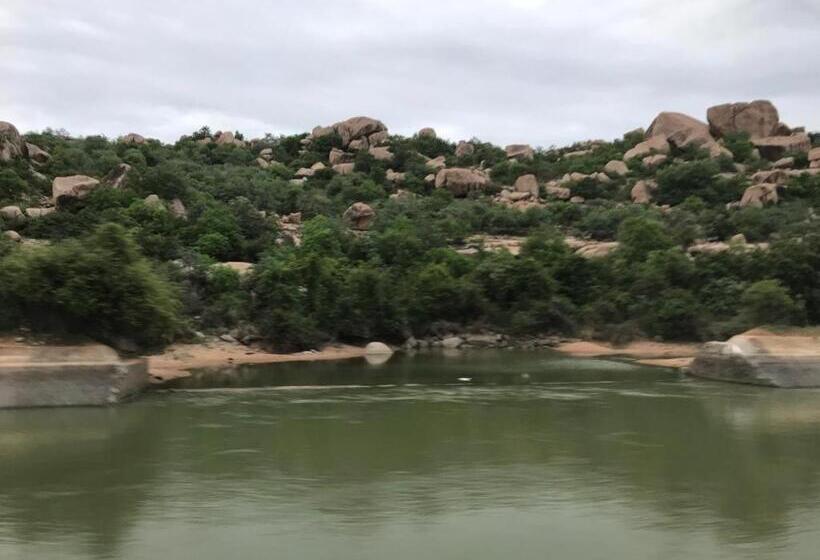 پانسیون Nirvana Cafe Hampi