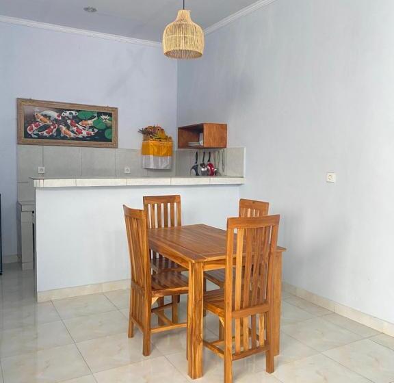 פנסיון Nyoman Guest House