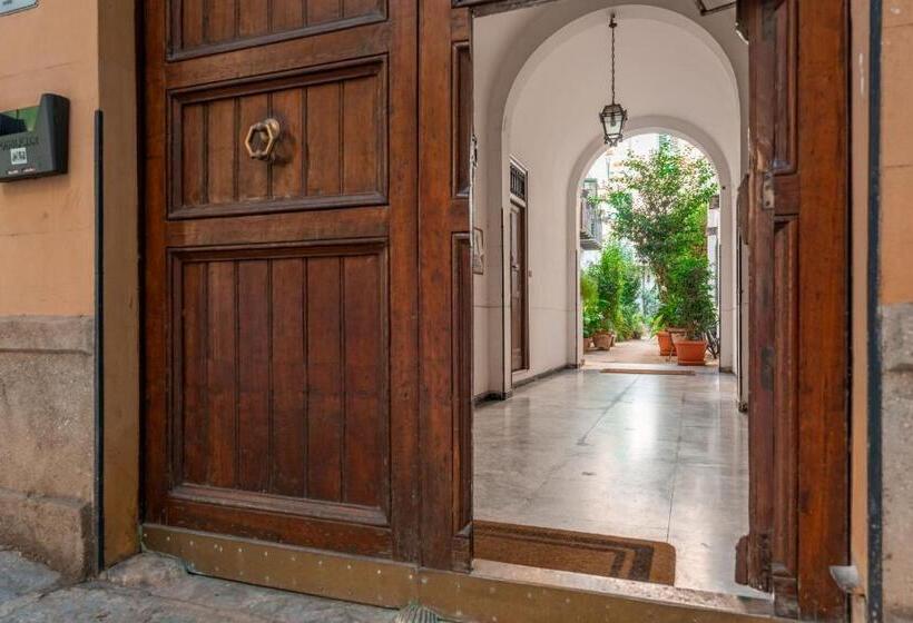 پانسیون Regina Suite