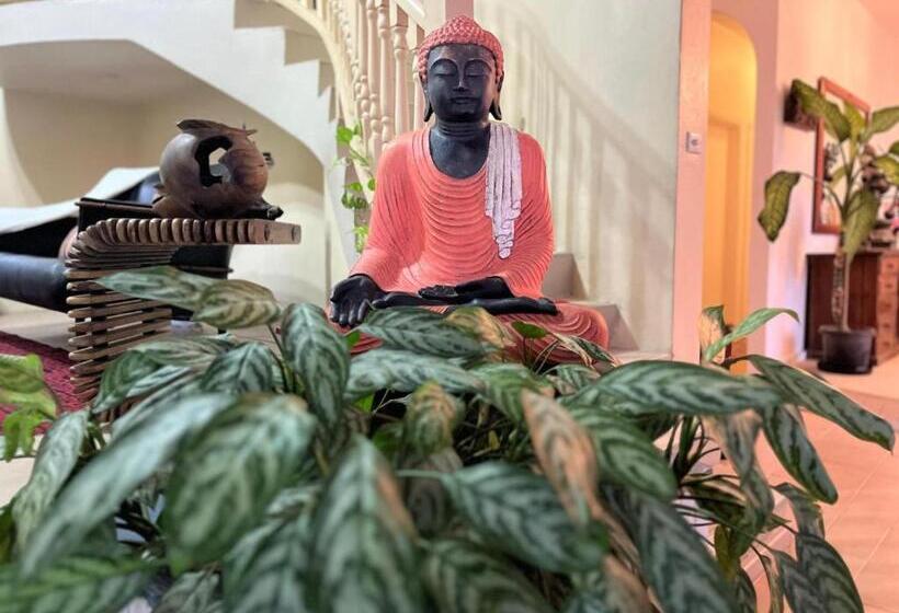 펜션 Residence 71 At Nadi Town At The Heart Of Nadi Town