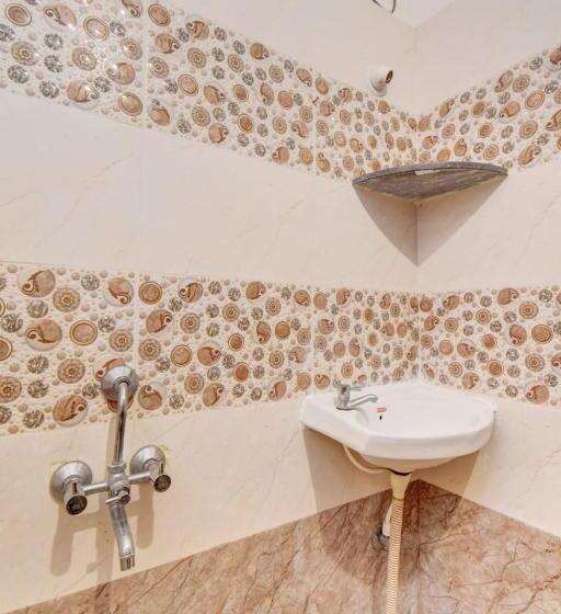 פנסיון Sunrise Guest House   Urban Express