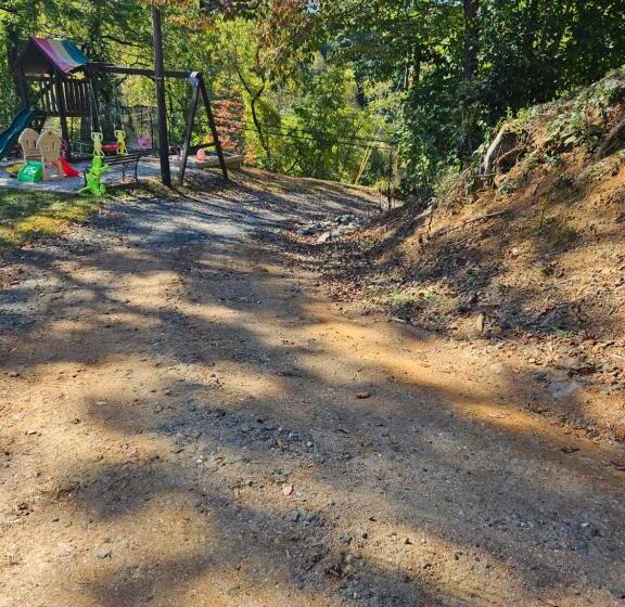 Пансион Toe River Retreat