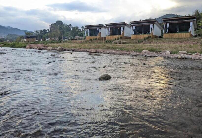 リゾートホテル Little Sapan @sawa ลิตเติ้ลสปัน แอทสว้า