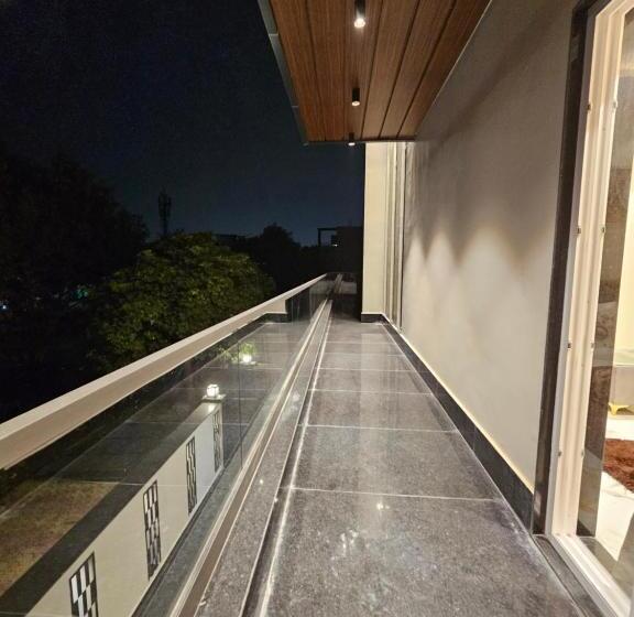 The Lodgers Boutique Hotel Near India Expo Centre & Mart Greater Noida