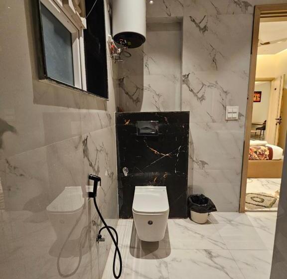 The Lodgers Boutique Hotel Near India Expo Centre & Mart Greater Noida