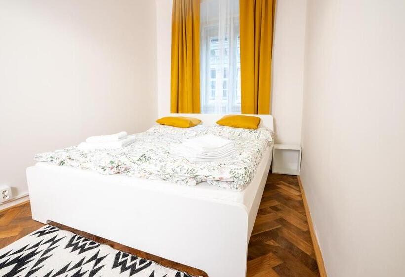 White Wolf House Hostel & Apartments