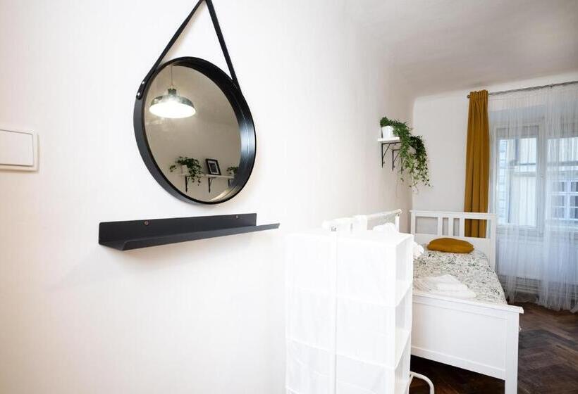 White Wolf House Hostel & Apartments