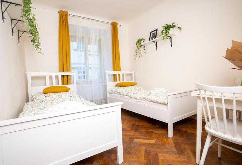 White Wolf House Hostel & Apartments