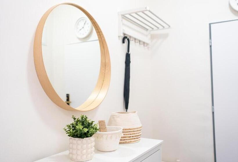 White Wolf House Hostel & Apartments