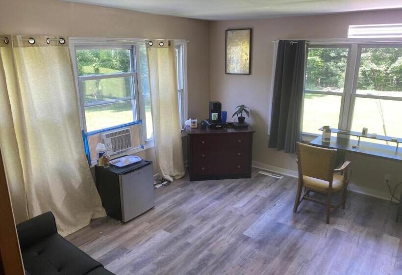 Heart Of The Berkshires Motel