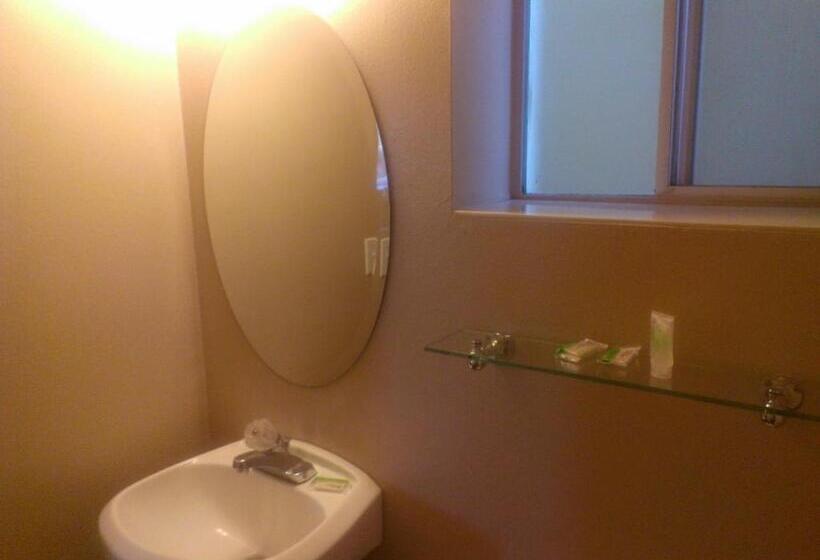 Heritage House Motel