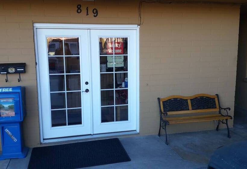 Heritage House Motel